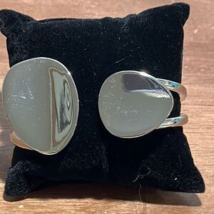 Brand New!! Oval geometric hinge bangle bracelet